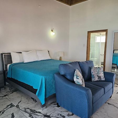 Roots Cafe Rooms Негрил Екстериор снимка